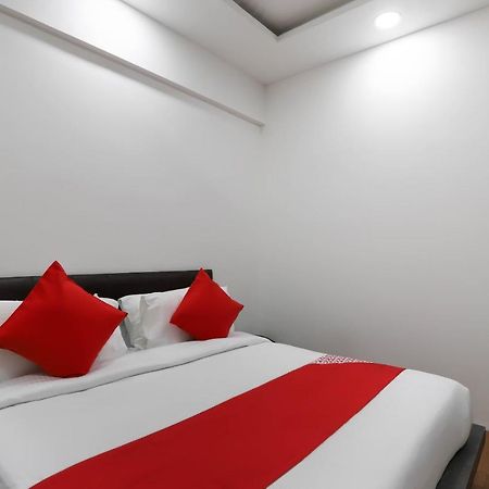 Oyo 40139 Hotel Peradiot Ahmedabad Exterior photo